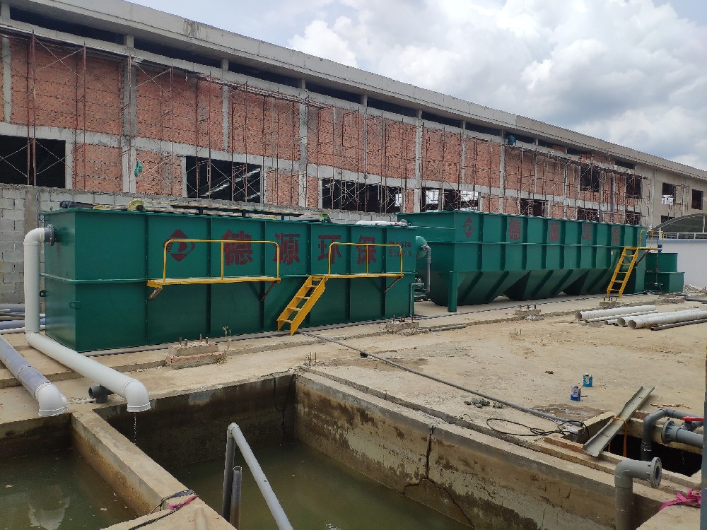 越南塑料清洗污水處理設(shè)備-斜管沉淀設(shè)備+溶氣氣浮機(jī)設(shè)備，實(shí)現(xiàn)污水循環(huán)使用